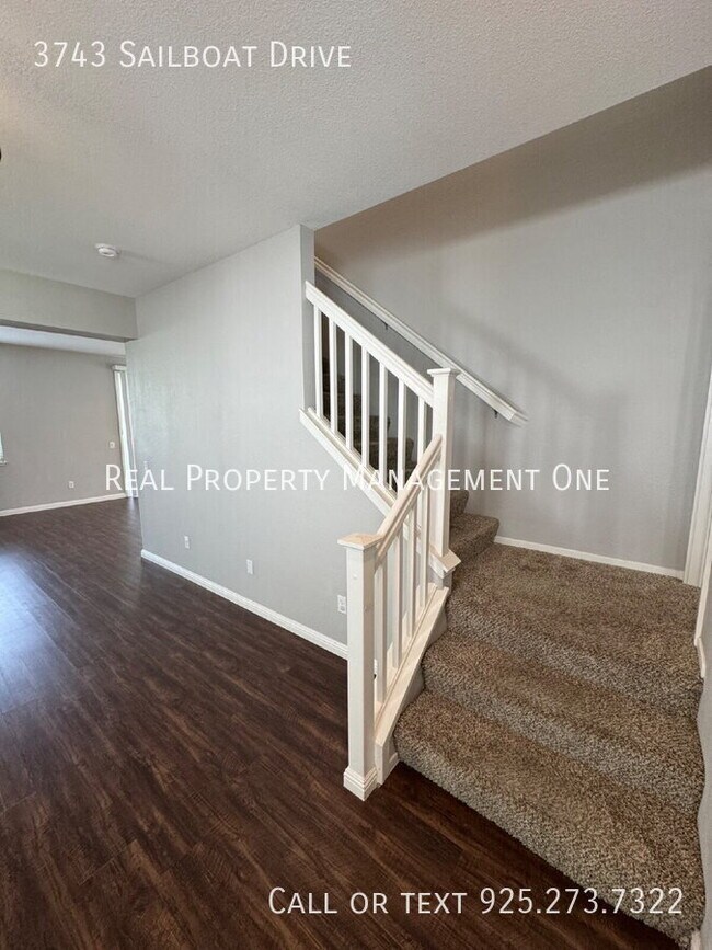 Building Photo - 3743 Sailboat Dr