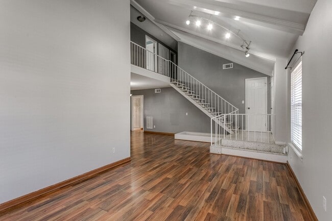 Building Photo - Spacious 4-Bedroom Home in Mature Neighbor...