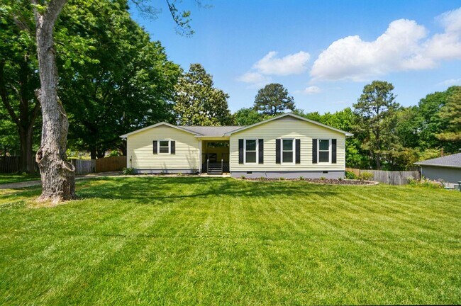 Building Photo - (Coming Soon) Renovated Gem in Gastonia with Walkout Basement & Spacious Backyard