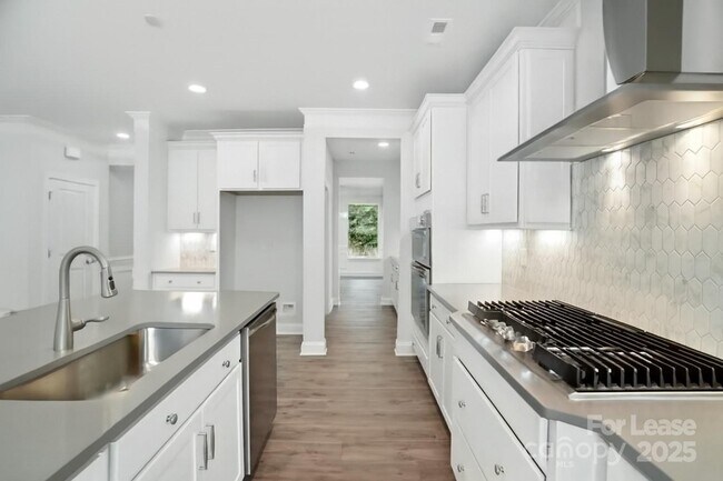 Building Photo - 5409 Verona Rd