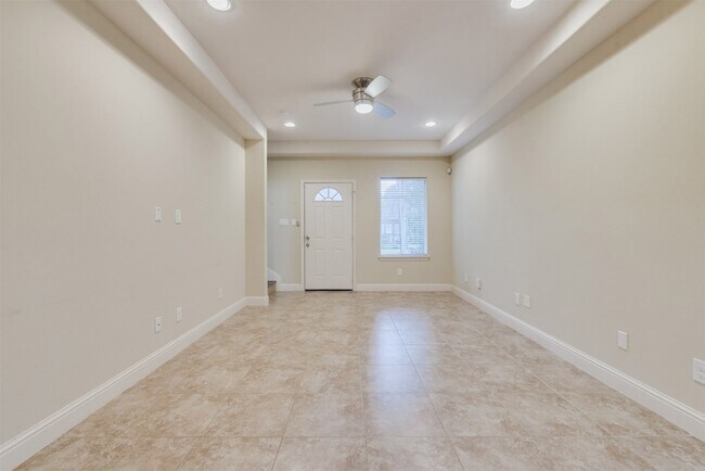 Building Photo - 430 Pecore St