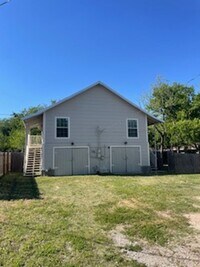 Building Photo - 2 Bed/2 Bath Garage Apartment