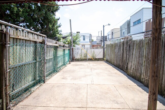 Building Photo - 2809 Chatham St