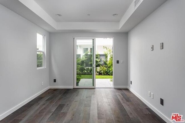 Building Photo - 205 S Irena Ave