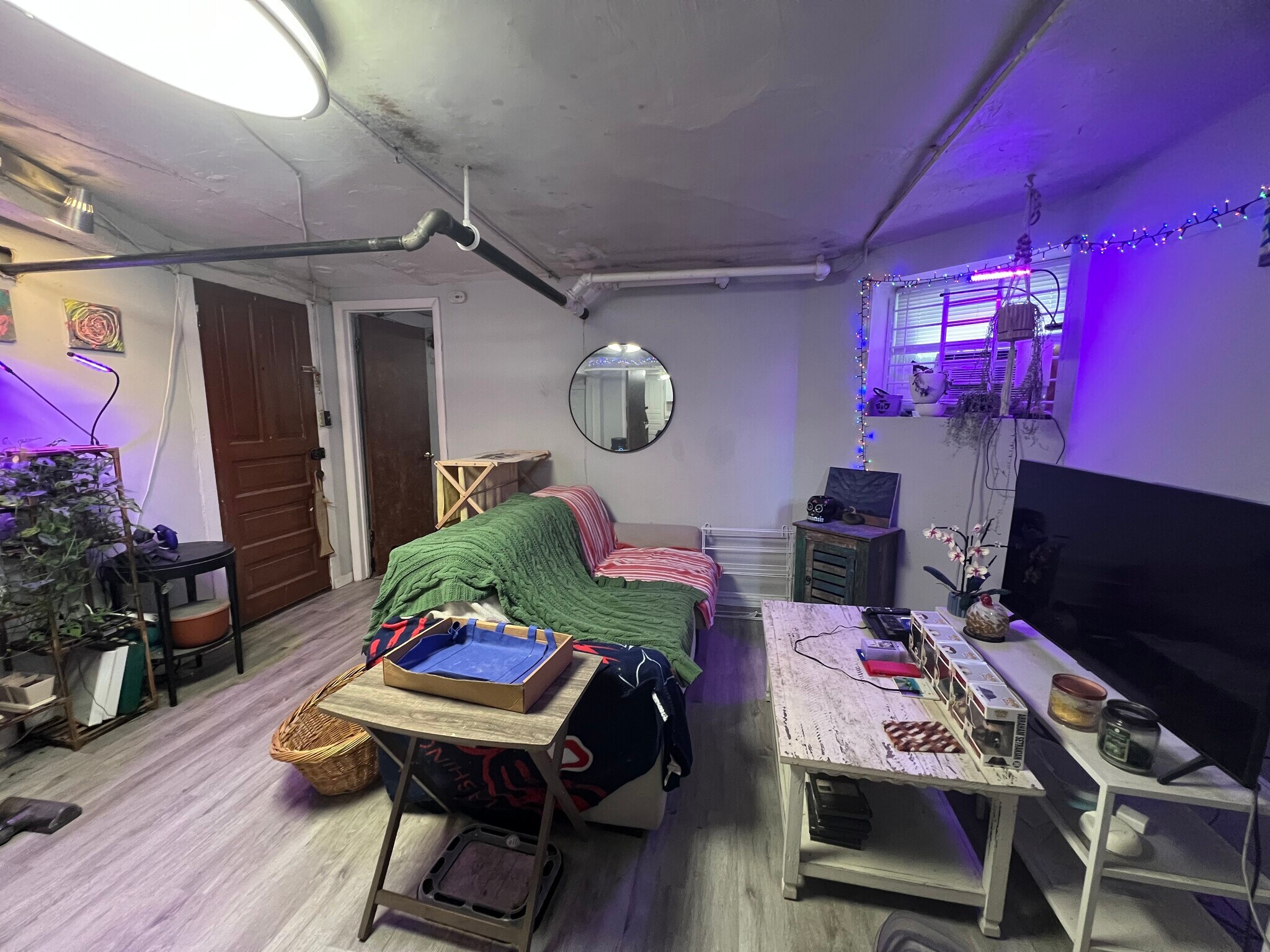 Building Photo - 1620 W Thome Ave