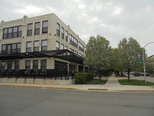 Building Photo - 1150 W 15th St