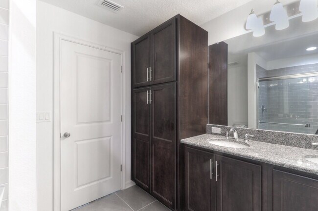 Building Photo - Spacious Two-Story East Tampa Rental Near Parks, Downtown and Major Highways