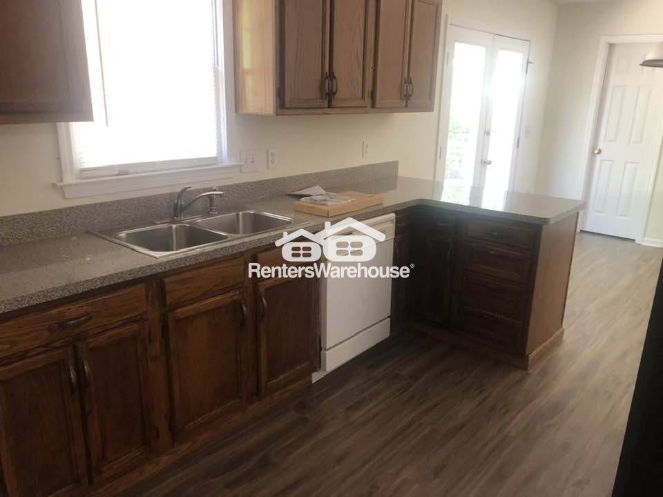 Building Photo - 3564 Manchester Dr