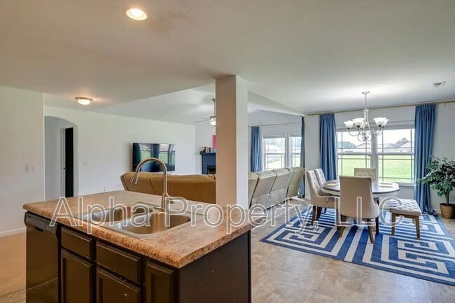 Building Photo - 9 Peggy Ct