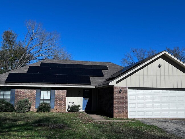 Building Photo - 205 Clover Ln