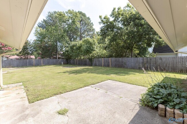Building Photo - 1907 Waxleaf Green SE