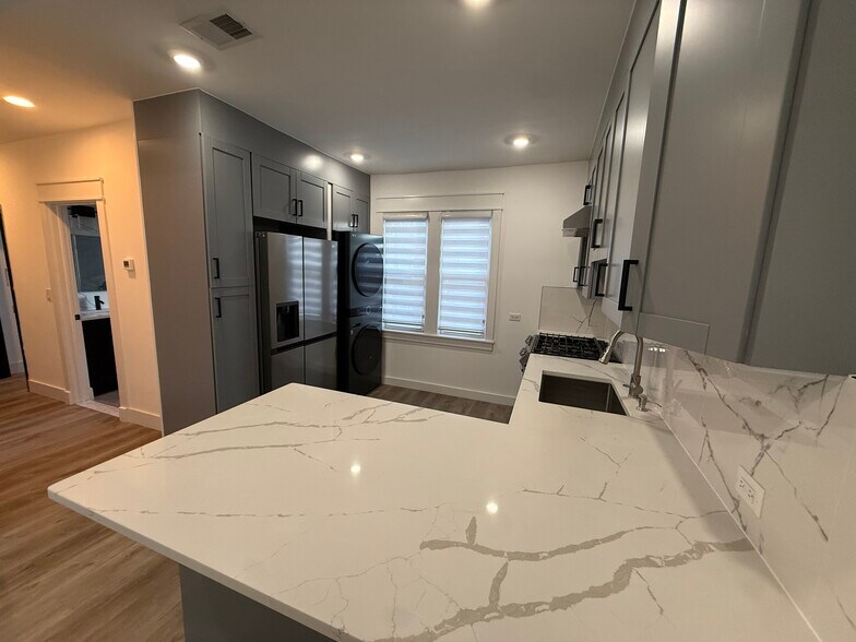 Building Photo - 517 Lincoln St