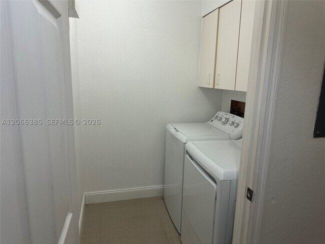Building Photo - 4141 Sapphire Terrace