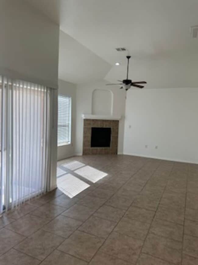 Building Photo - 4715 Zeno Pl