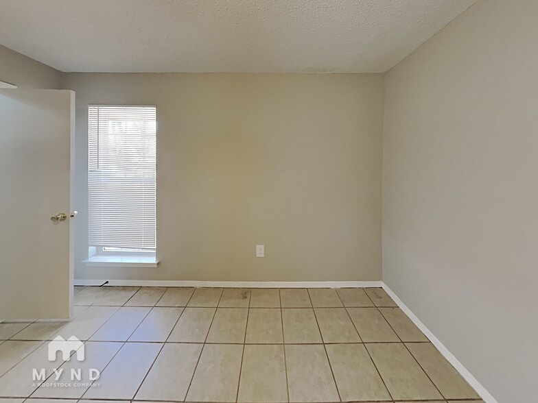 Building Photo - 6340 Yorkshire Cove