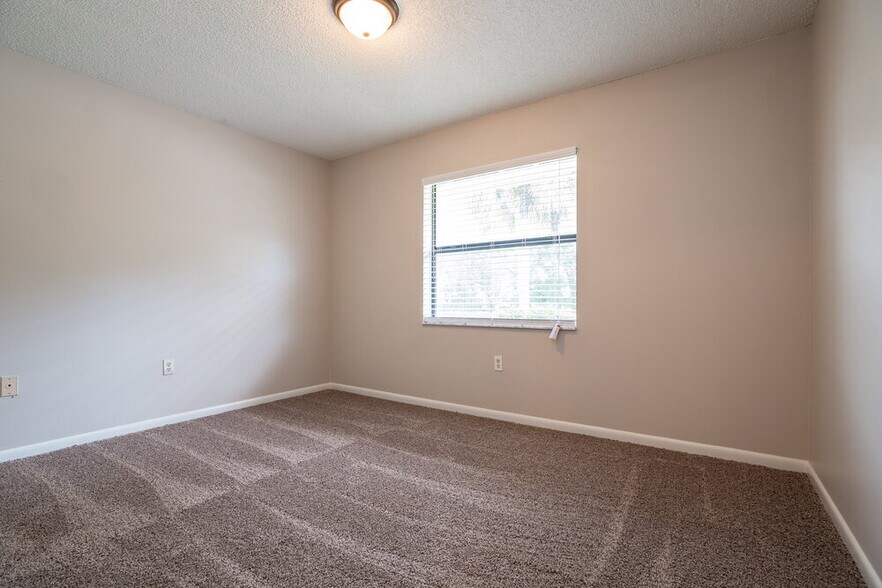 Building Photo - 411 Greenfield Rd