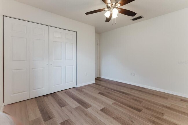 Building Photo - 6520 Meadowbrook Ln