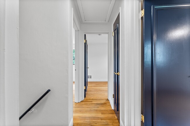 Building Photo - 947 Brintell St