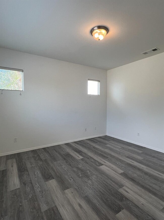 Building Photo - 3621 W Pomegranate Ln