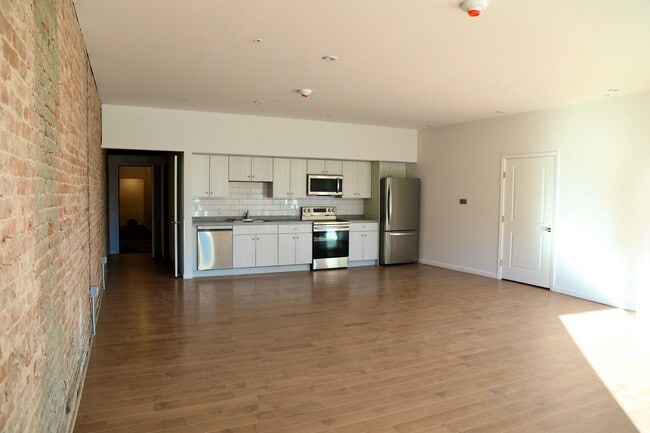 Building Photo - 439 N Salina St