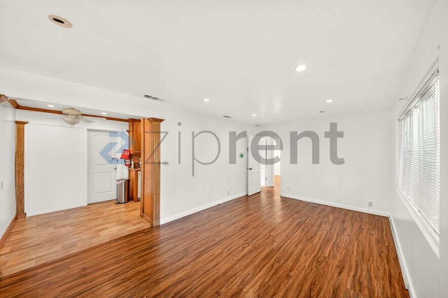 Building Photo - 2853 Doolittle Ave