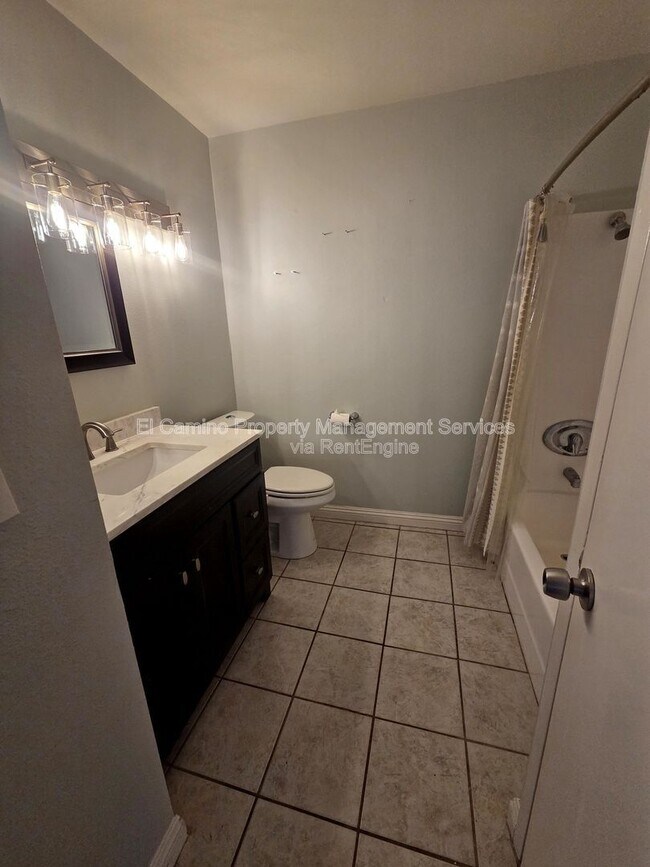 Building Photo - 628 Daisy Ave