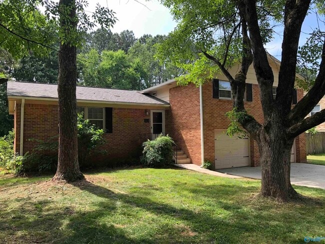Primary Photo - 323 NW Forrest Pk Ct