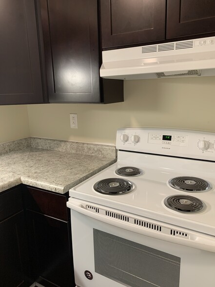 One Bedroom-Kitchen - Lantern Ridge Apartments