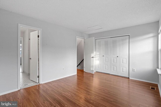 Building Photo - 6 Van Buren Pl
