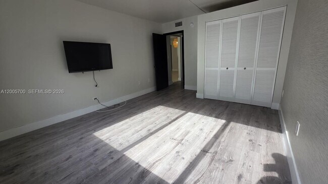 Building Photo - 250 Galen Dr