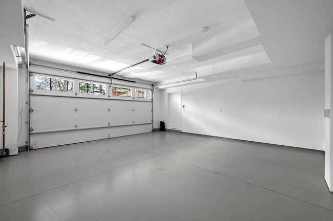 Building Photo - 799 Heath St