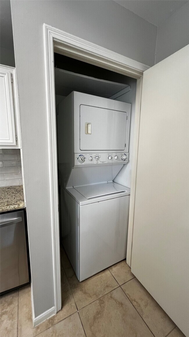 Building Photo - 16130 Seahorse Dr