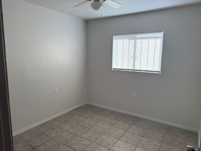 Building Photo - Remodeled 3 Br, 2 Ba, with major appliances