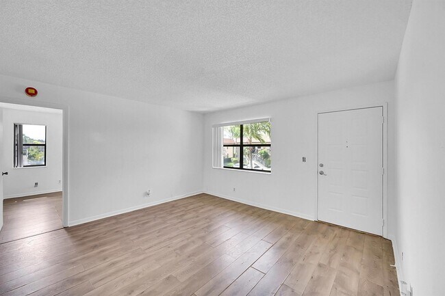 Building Photo - 7226 Golf Colony Ct