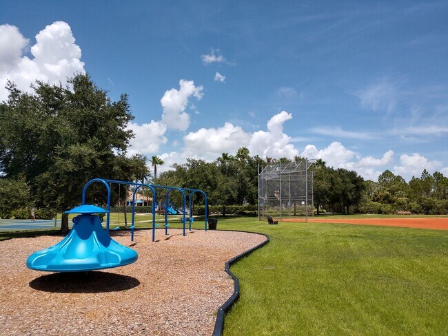 Building Photo - Annual Pool Home in The Stoneybrook Community of Venice!