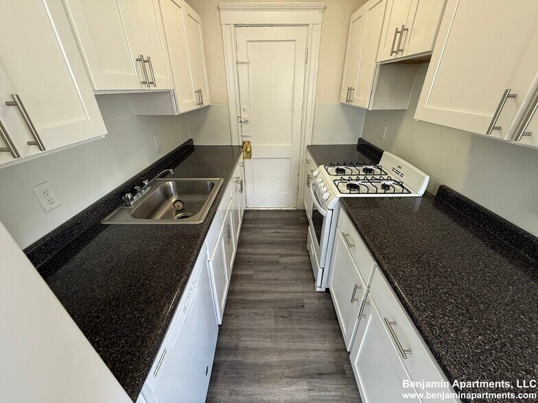 Building Photo - 1161 Boylston St