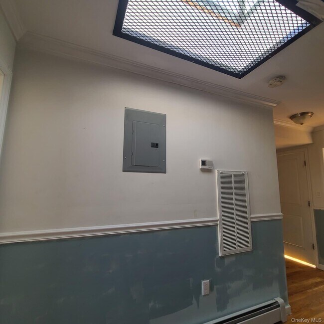 Building Photo - 104-42 164th St