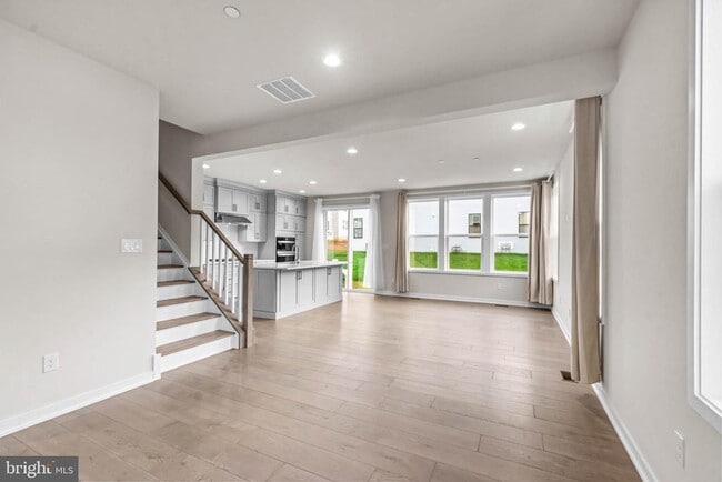 Building Photo - 401 HARTNUP St