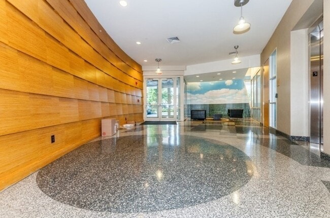 Building Photo - 290 Pleasant St