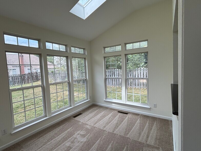Building Photo - 15938 Wayland Dr