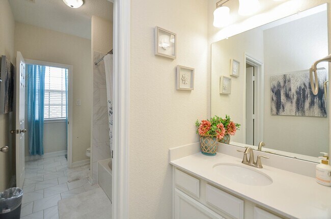 Building Photo - 18214 Lake Eagle Dr