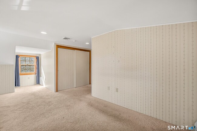 Building Photo - 466 High Hill Rd