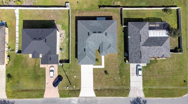 Building Photo - 719 Martin Ln