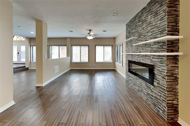 Building Photo - 2150 Paso Rello Dr
