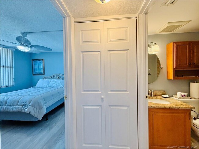 Building Photo - 10680 S Ocean Dr