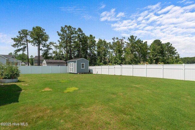 Building Photo - 2025 Alder Ln