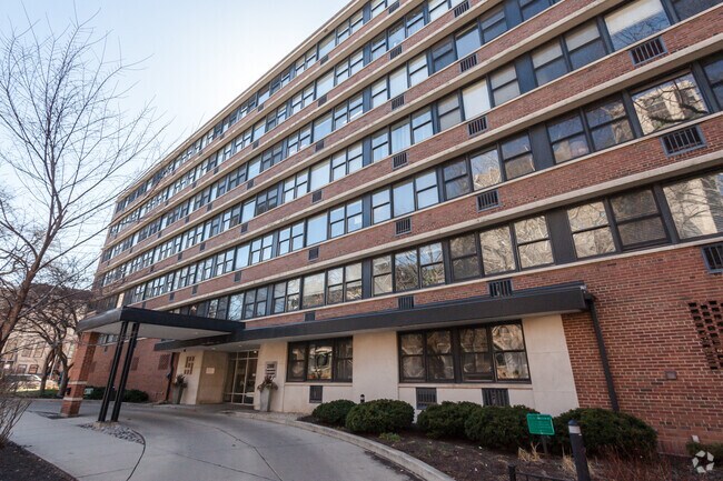 Building Photo - 2300 N Commonwealth Ave