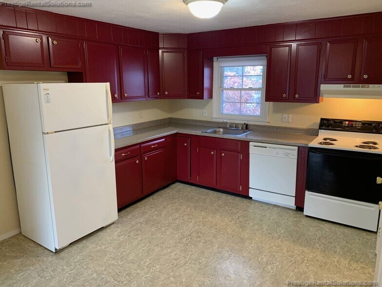 Building Photo - 76 Lorchris St