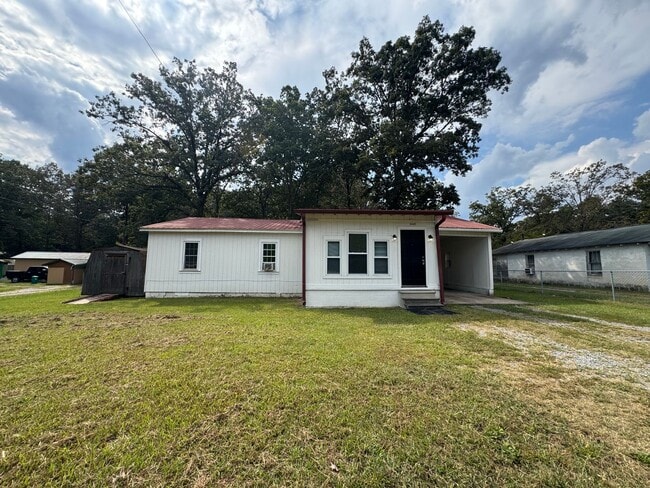Building Photo - 3/2 House with bonus room in Armuchee $1,195