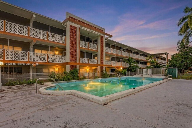 Primary Photo - 1450 NE 170th St